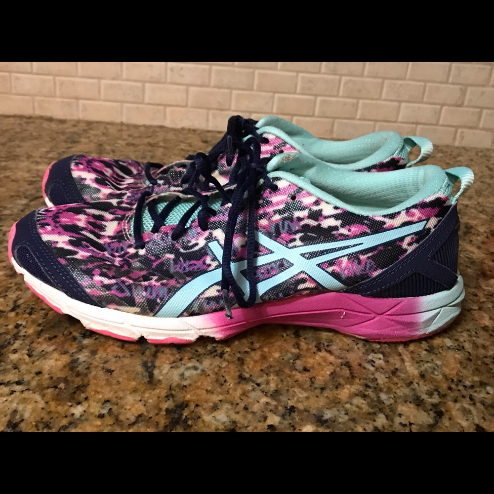 Women’s ASICS.